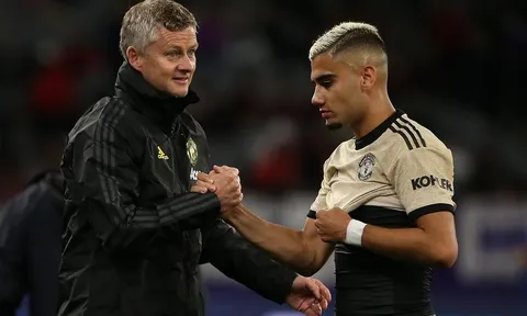 Không mua được tiền vệ, Solskjaer vẫn an tâm với ngôi sao sẵn có