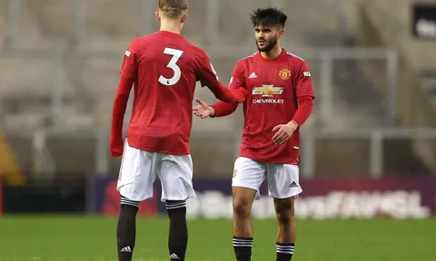 Thanh lọc lực lượng, Man Utd tạm biệt 4 "nạn nhân" đầu tiên