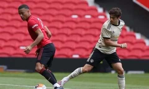 Sanchez vắng mặt, sân tập Man Utd bất ngờ có số 7 mới