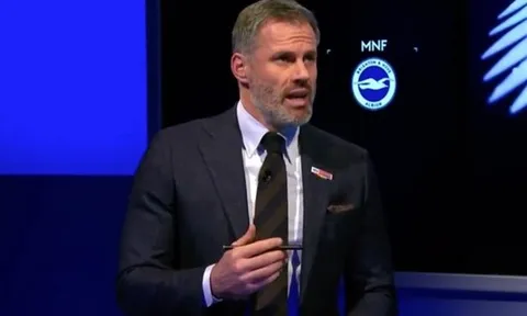 Liverpool thua trận, Carragher tranh cãi nảy lửa với Henderson