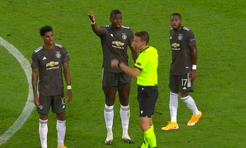 VAR "câm lặng", Man United đã nhận bàn thua oan uổng?