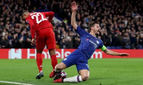 Thua tan nát, fan Chelsea nổi khùng: "Bán 2 tên hết thời và ngu ngốc đó"