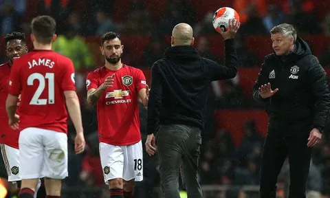 10 khoảnh khắc đáng nhớ nhất Premier League 2019/20: Pep 'bẽ mặt' tại Old Trafford; Van Dijk làm lu mờ Maguire