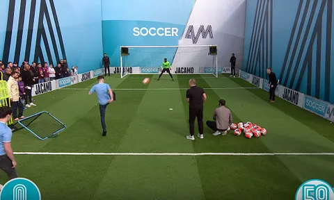 Thi đá volley nhận tiền, fan Man City thể hiện ra sao?