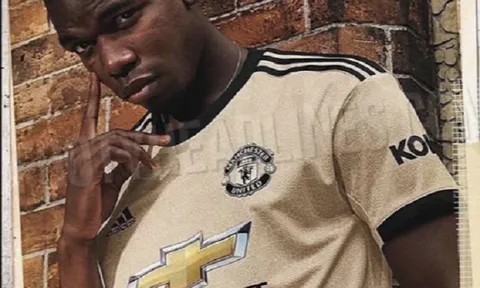 Mặc tin đồn bủa vây, Pogba tươi tắn diện mẫu áo sân khách mới toanh