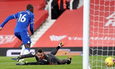 Mắc 2 sai lầm nghiêm trọng, De Gea bị chỉ trích thậm tệ