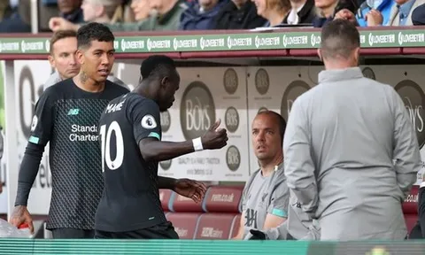 Mane gây lộn Salah, Firmino làm điều khó ngờ trong đường hầm