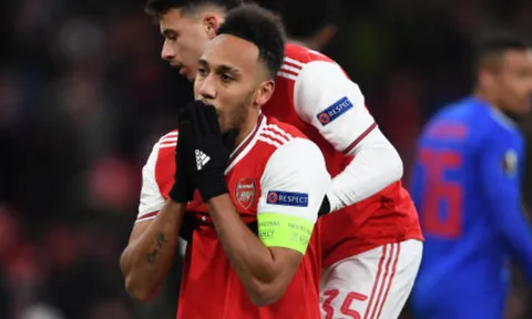 Hình ảnh đáng thương của Aubameyang trước Olympiakos