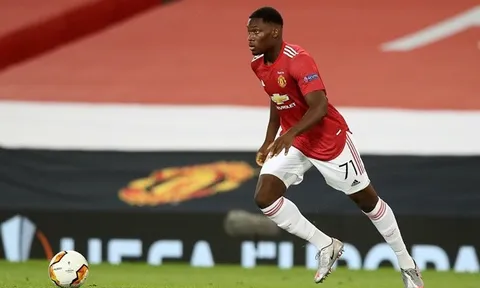 Sao trẻ rời Man Utd đến Derby, Solskjaer nói một câu về Rooney