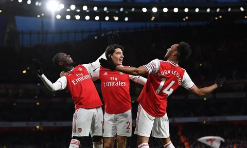 10 hình ảnh ấn tượng vòng 27 EPL: Emirates mở hội; Quỷ đỏ thăng hoa