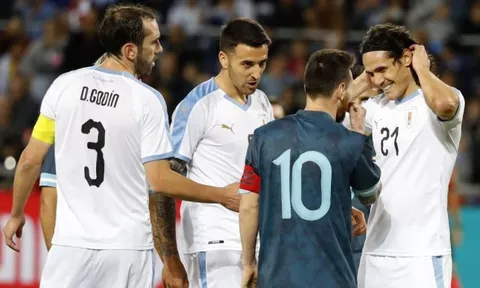 10 lần Messi đánh mất lý trí trên sân cỏ: Suýt 'choảng' Cavani