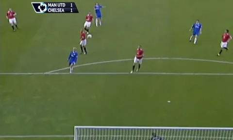 10 'thánh sút xa' trong làng túc cầu: Kẻ kéo sập Old Trafford, mở ra kỷ nguyên Chelsea!