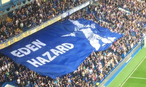 CĐV Chelsea giải thích lý do giăng hình Hazard trong trận gặp Liverpool