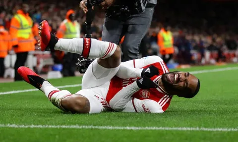 Lacazette có hành động kỳ lạ sau khi giải tỏa cơn khát bàn thắng