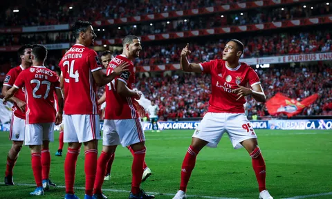 Liverpool "đánh cả cụm" Benfica: Sát thủ xứ Samba và khao khát của Mourinho