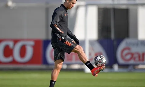 Ronaldo "nắn gân" các đồng đội trước vòng knock-out Champions League