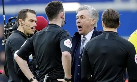 Đòi 'nuốt sống' trọng tài, Ancelotti nhận án phạt 237 triệu