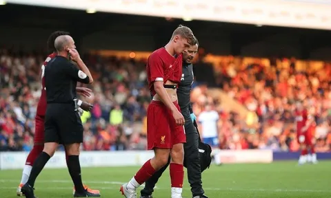 Chấn thương ngay trận ra mắt, sao trẻ xui nhất Liverpool giờ ra sao?