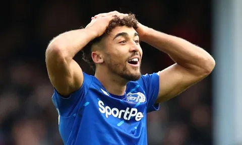 Sao Everton lên tiếng về bàn thắng bị khước từ vào lưới Man Utd