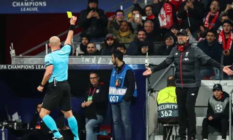 Gào thét điên cuồng, Klopp nhận "cái tát" từ trọng tài chính