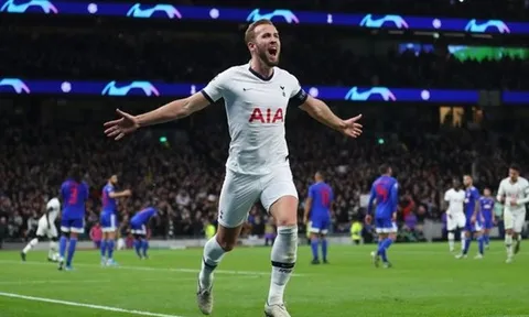 M.U quyết định chưa từng có, hộ tống 'Van Persie mới' rời SVĐ sau siêu phẩm solo