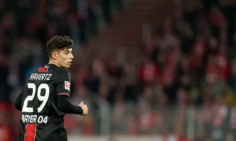 "Chelsea nên mua cậu ấy để giữ cậu ấy tránh xa khỏi Liverpool"