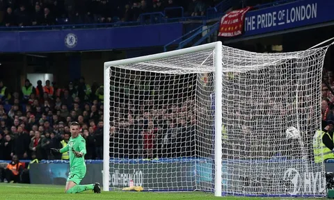 Thua Chelsea, CĐV Liverpool điên tiết: "Vô cùng tệ hại; Cậu ta chỉ là cái bóng của chính mình"