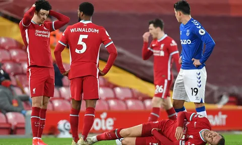 XONG! Thua thảm, Liverpool còn đón nhận cú sốc lớn