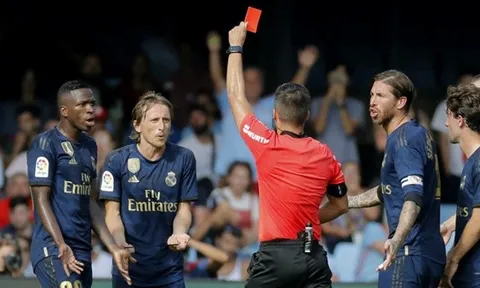 Dính thẻ đỏ trực tiếp đầu tiên trong sự nghiệp, Modric phá vỡ im lặng!