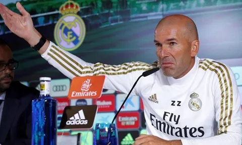 Đây, phản ứng của Zidane khi Bale gọi bản thân là vật tế thần tại Real