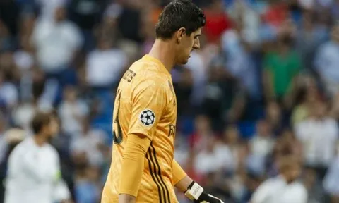 Bị thay ra chỉ sau 45 phút, Courtois đang bị Bernabeu 'ám' ra sao?