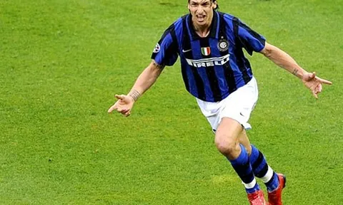 NHM cười ra nước mắt với đội hình chất nhất "hệ mặt trời" của Ibrahimovic