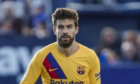 "Aura" khủng hoảng: hàng thủ Barca bắt đầu đình công