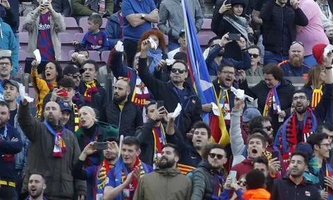 Khán đài Camp Nou chao đảo, biến lớn sắp đổ bộ Barcelona?