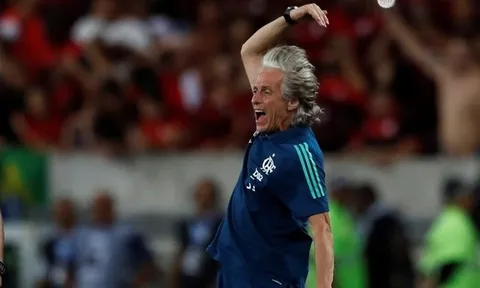 HLV Flamengo cáu kỉnh, hét vào cánh phóng viên: "Các người nên bị nhiễm corona"