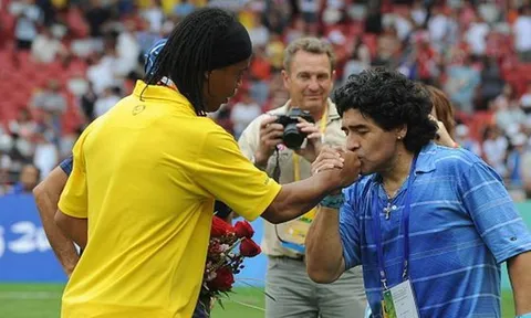 Maradona: "Ronaldinho không phải là kẻ phạm tội"