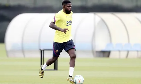 HLV Barca cứu Umtiti "một bàn thua trông thấy"