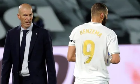 Hủy diệt Valencia, Zidane ghi tên vào lịch sử Real Madrid