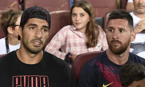 Phản ứng của Messi trên khán đài khi chứng kiến Griezmann lập siêu phẩm