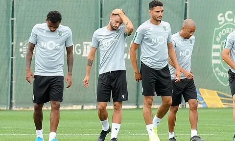 Đây, hành động của Eriksen và Bruno Fernandes trong ngày cuối TTCN Premier League!