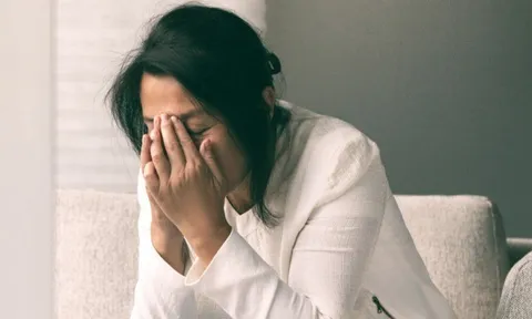 51 tuổi tái hôn, mới 2 tháng đã mang thai, định báo tin vui thì vô tình nghe chồng nói điện thoại tôi sững sờ