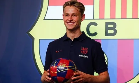 "Tổng giám đốc Barca đã khóc khi chiêu mộ thành công cậu ấy"