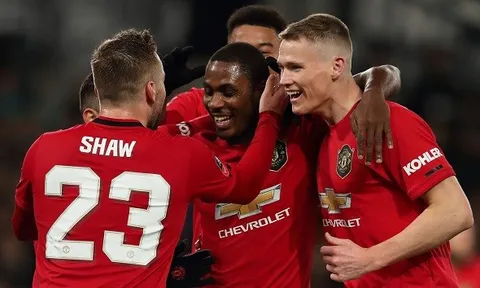 Mark Lawrenson: "Man Utd có hàng tiền vệ mạnh với 3 cầu thủ đó"