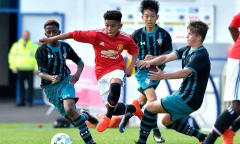 2 sao mai U18 được gọi lên tập luyện cùng đội 1 Man Utd