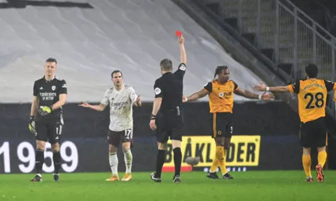 2 thẻ đỏ quá ngớ ngẩn, Arsenal nhận cái kết đắng tại hang Sói