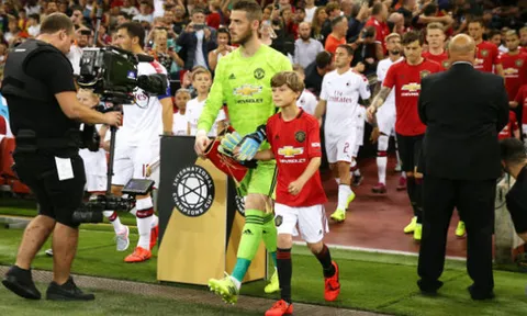 Choáng với pha sút penalty khác người của 'Messi Man United'
