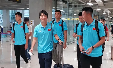 Đến Thái Lan, ĐT Việt Nam ngay lập tức ra sân tập luyện