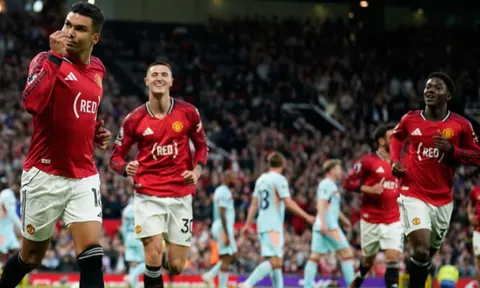 Casemiro - Sesko nổ súng, MU hạ Brentford củng cố top 3 BXH