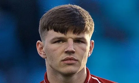 Xóa sạch liên hệ, em họ Gerrard đã quyết không nối bước người anh