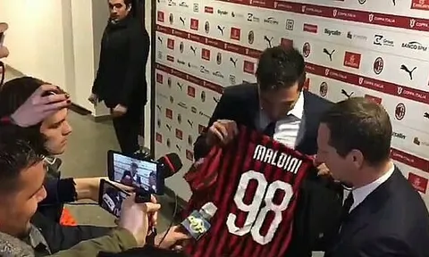 Buffon: 'Tôi đã đổi áo với Chiesa, George Weah, Maldini và con trai họ'